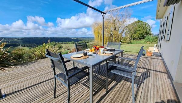 Jolie maison à la campagne - magnifique vue - 6pers, Réserver  Carvès 