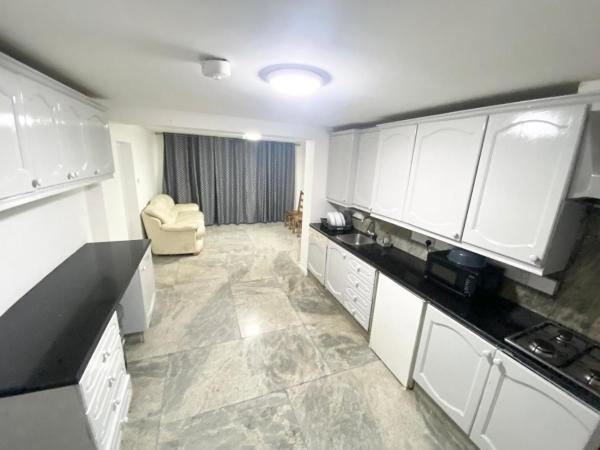 THE ROYAL BOUTIQUE HEATHROW LODGE by LONDON, Buchen Sie  Uxbridge Middlesex