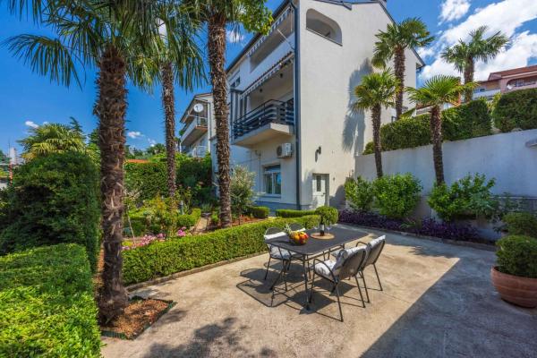 Studio in Crikvenica 45080, Réserver  Hôtels à Kvarner avec parking, Parking