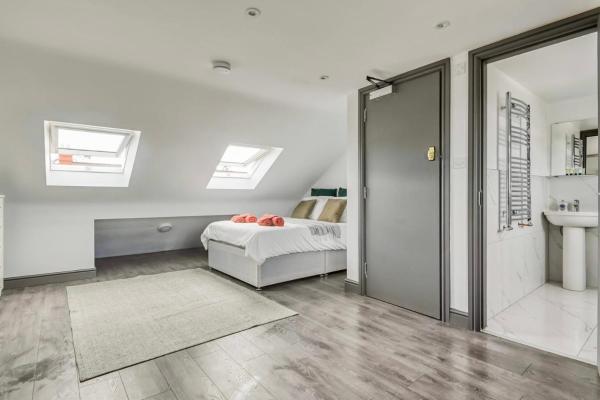 The Little Oaks House, Book Hotel Birmingham West Midlands, near Villa Park