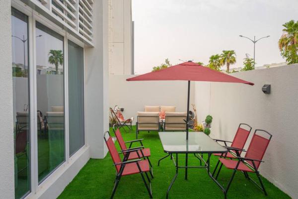 Exquisite Villa - Elegant Living, Book  Dubai 