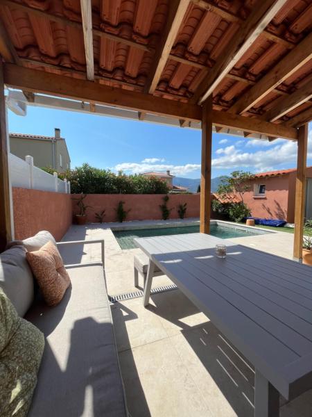 Villa piscine confort cosy, Buchen Sie  Hotels in Brouilla mit Parkplatz, Parkplätze