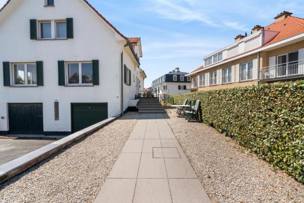 Villa Maria Villa aan zee met privé parking 8p, Buchen Sie  Nieuwpoort 