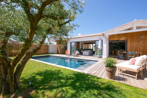 Villa darchitecte avec Piscine chauffée et jardin, Reserva ahora  Hoteles en Aquitania con aparcamiento, Aparcamiento