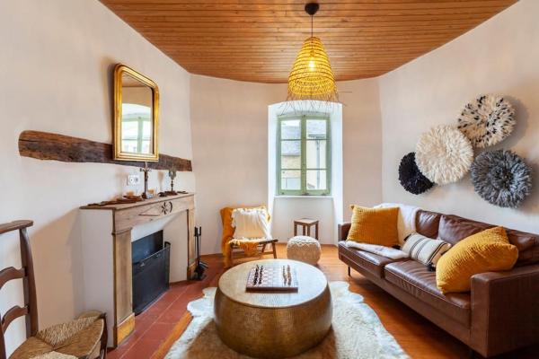 Charming House in Gorgeous, Quiet Village in the Aveyron countryside, Réserver  Vimenet 