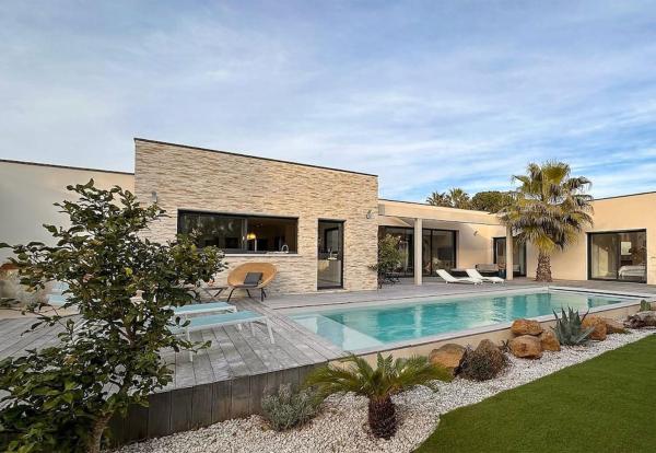 Villa darchitecte Cocoon 200m à pied de la plage, Réserver  Hôtels à Hérault avec piscine, Piscine