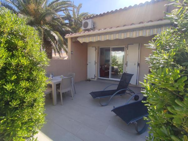 Villa 21, Cap Sauvage au village naturiste, Réserver  Le Cap d'Agde Hérault