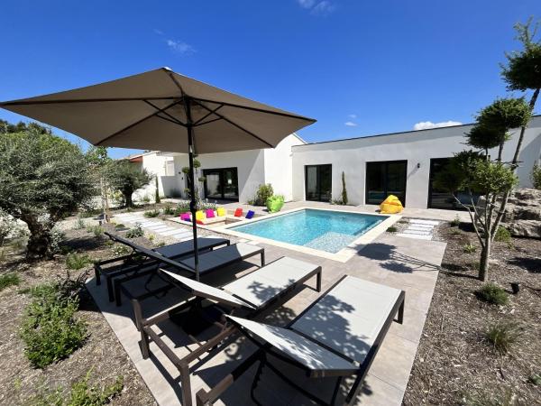 Villas de Provence - Maison avec piscine chauffée "Nirvana Pop Art", Prenota  Hotel con piscina a Valchiusa, Piscina