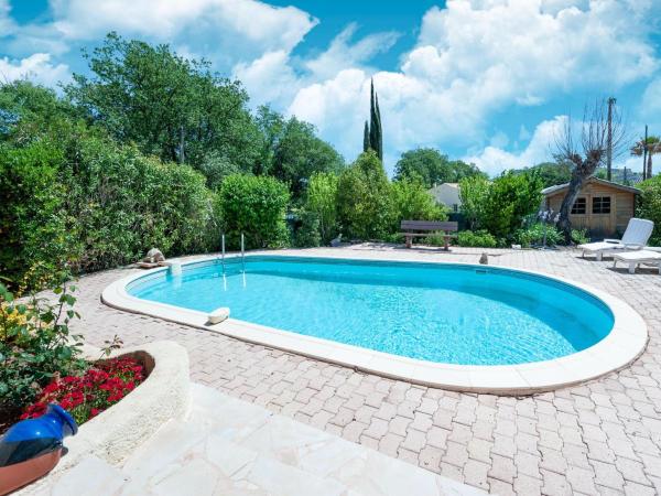 Villa in Taradeau near Vineyards & Beaches, Prenota  Hotel a Alvernia con parcheggio, Parcheggio