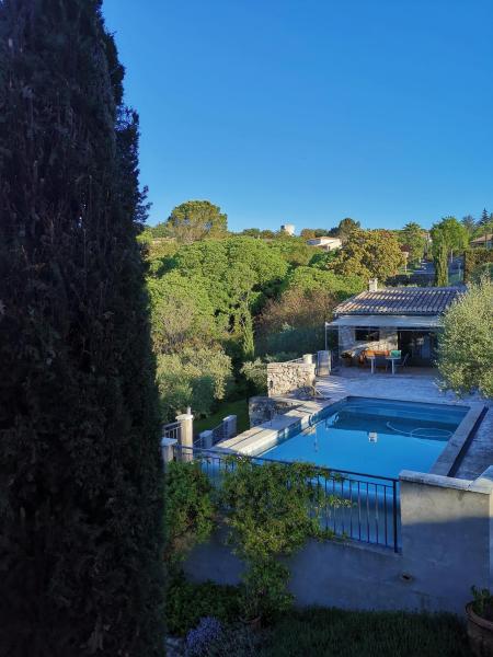 Villa climatisée avec vue panoramique et piscine sans vis à vis, Buchen Sie  Hotels in Gard mit Parkplatz, Parkplätze