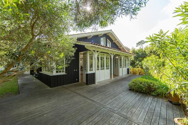Villa Lolita au Cap Ferret à 2 pas du quartier ostréicole, Reserva ahora  Hoteles en Aquitania con aparcamiento, Aparcamiento