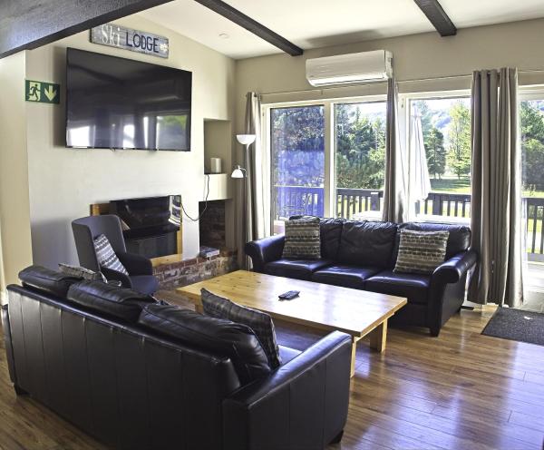 Gateside Chalets 6 Bedroom Hot Tub Near Village, Prenota Chalet Cottage a Ontario, Cottage