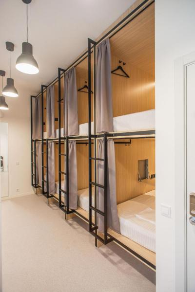 CAPSULE HOTEL & HOSTEL, Buchen Sie Kapselhotel Hotels in Kharkiv mit Parkplatz, Parkplätze