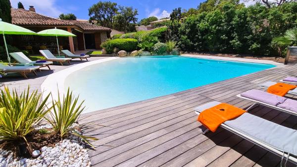 Villa Lucendiluna 10 personnes piscine 5 min plage en voiture, Réserver  Sainte-Lucie-de-Porto-Vecchio 
