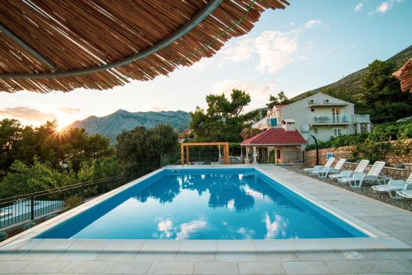 Beachfront Apartments Vala with a swimming pool, Buchen Sie Ferienwohnung Orebić Pelješac
