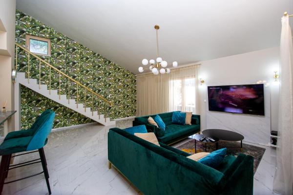 Villa M&M, Book  Budva 