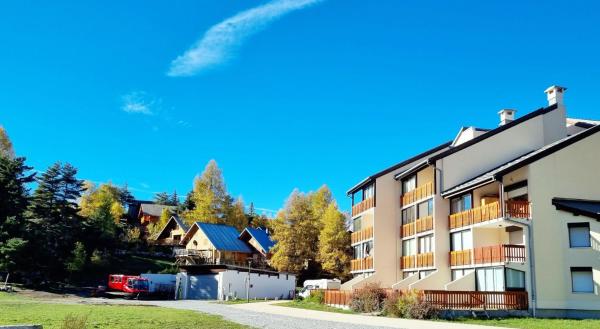 Residence les Fontettes, La Joue du Loup, Prenota  Hotel a Alvernia con parcheggio, Parcheggio
