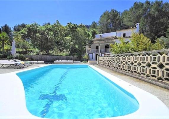 Villa LAS ENCINAS-en el pueblo de Esporles- Mallorca, Reserva ahora  Hoteles con piscina en Mallorca, Piscina