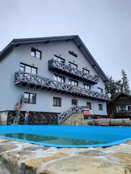 Hotel Novoe Shale, Prenota  Hotel con piscina a Ivano-Frankovsk, Piscina