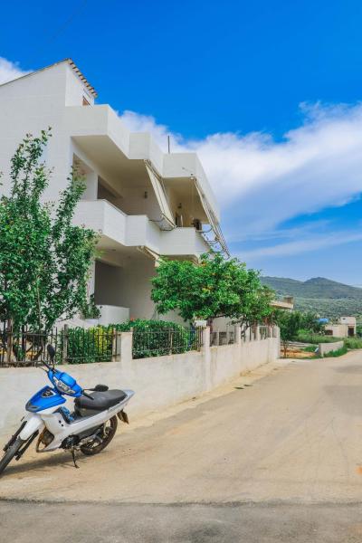 Vila Fredi, Buchen Sie  Hotels in Qark Vlora mit Parkplatz, Parkplätze