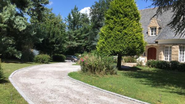 Crown Roads, Prenota  Le Faouët Morbihan