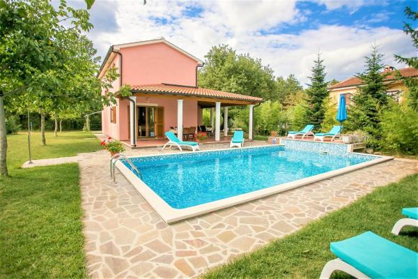 Pleasant Villa Valmonida with Pool, Sauna, Gym and BBQ, Reserva ahora  Hoteles en Istria central con piscina, Piscina