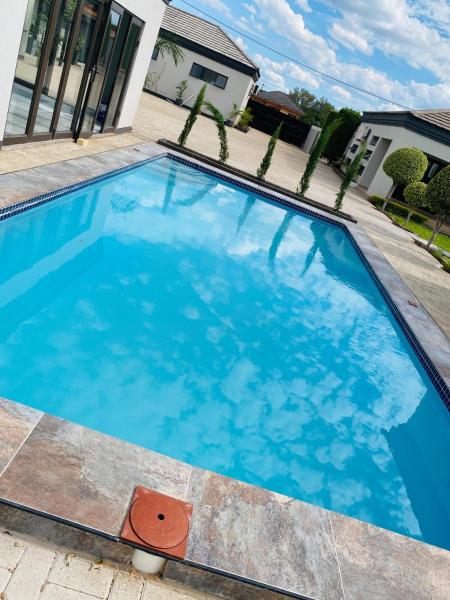 Styled bed and breakfast, Prenota  Hotel con piscina a Palapye, Piscina