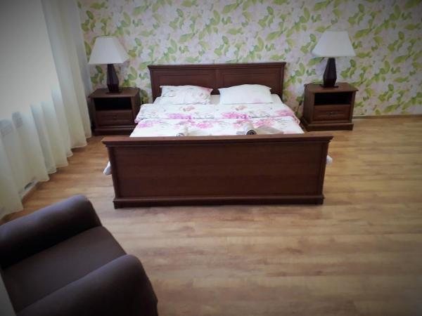 Guest house on Ivana Franka, Buchen Sie  Hotels in Kyiv Region mit Parkplatz, Parkplätze