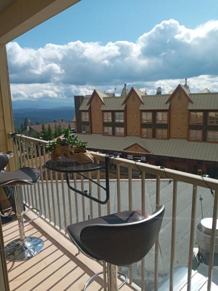 Village Center 2 bedroom Condo, Réserver  Hôtels à Colombie-Britannique avec parking, Parking