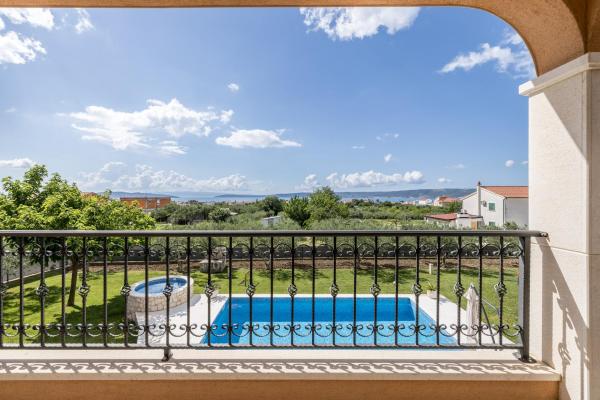 Villa Oasis, Buchen Sie  Hotels in Gespanschaft Split-Dalmatien mit Pool, Schwimmbad