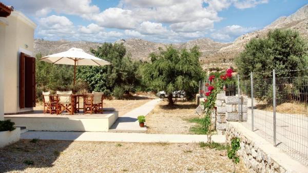 Chic Villa in Kalymnos + Mountain View, Reserva ahora  Dhásos Pothia
