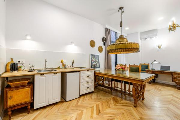 Tourist Heaven - Rustaveli McDonalds Apartment, Prenota Appartamento Tbilisi Tbilisi Region