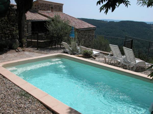 Stone Villa with Panoramic Views, Prenota  Hotel a Alvernia con parcheggio, Parcheggio