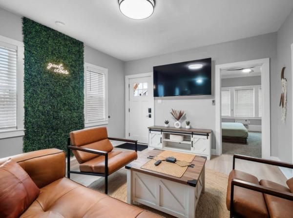Amazing Boho Oasis Apartment in Ohio City, Buchen Sie Ferienwohnung Ohio City Ohio
