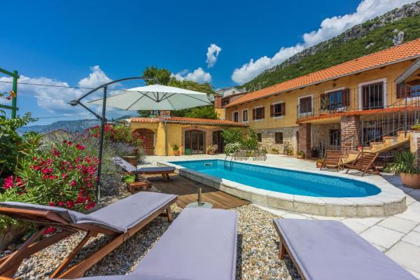 Villa Natalia, Buchen Sie  Hotels mit Pool in Kvarner-Bucht, Schwimmbad