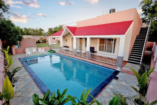 Aranya Villa -A Luxurious Boutique Staycation, Prenota  Hotel a Gosunda con piscina, Piscina