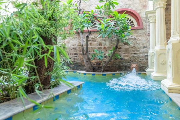 Gopagiri A unit of Anandmai Homestay, Réserver  Hôtels à Maharashtra avec piscine, Piscine