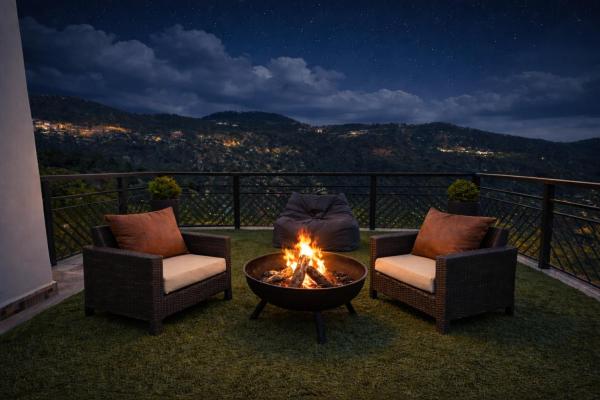 Premium 3 Bedroom Hillside Family Cottage with Mountains View -Murree, Buchen Sie  Hotels in Punjab Region mit Parkplatz, Parkplätze
