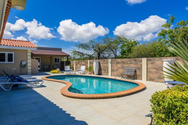 Moko Nest 5-Bed Luxury Pool Villa by Bocobay, Buchen Sie  Noord Aruba