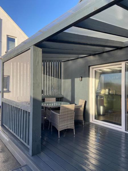 Cosy two Bedroom Chalet near Rossaveel Ballynahown, Prenota Chalet Derroogh Galway