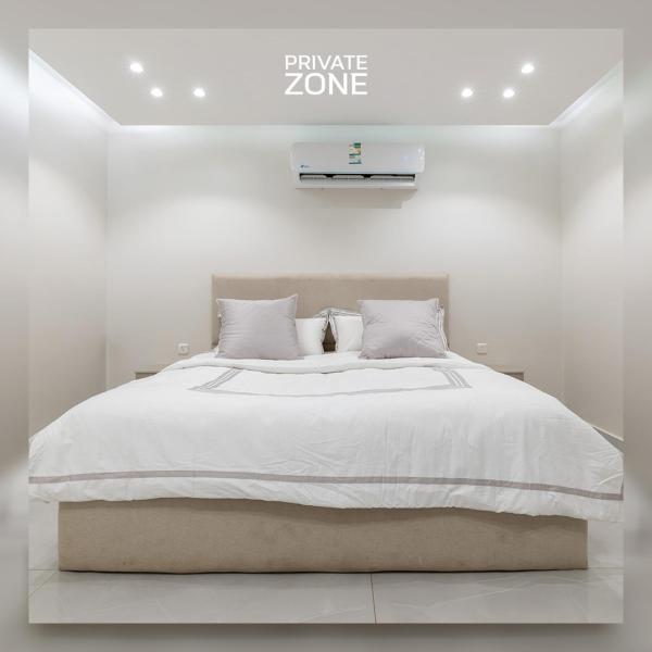 استديو مكتبي متكامل بحديقة و جلسة خارجية studio with desk for work with outdoor garden, Buchen Sie Hotel Riad 