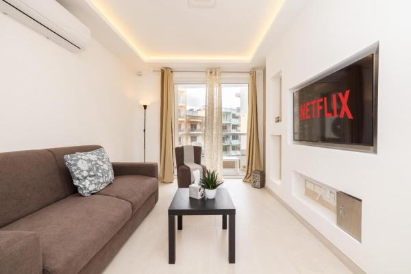 Elmswater court, Prenota  St Paul's Bay Malta