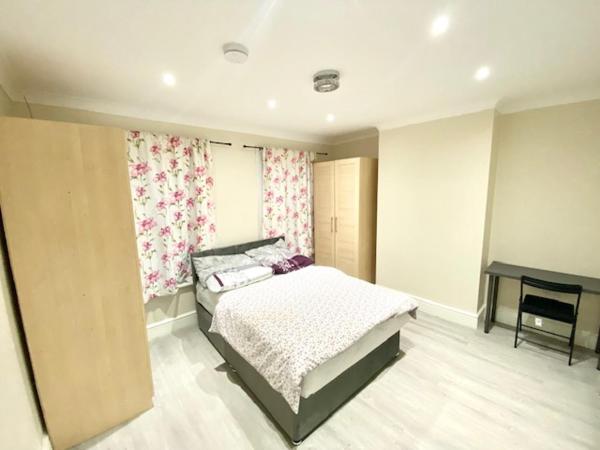 Modern 4-Bed Home Near Hospital & Station, Buchen Sie  Hotels in Kent mit Parkplatz, Parkplätze