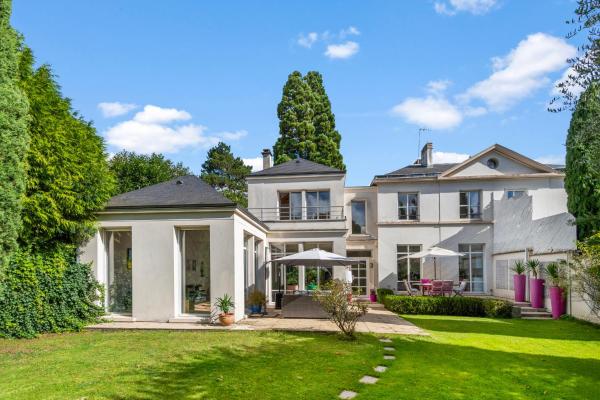 Villa Séquoia Saint-Germain-en-Laye, Book  Saint-Germain-en-Laye 