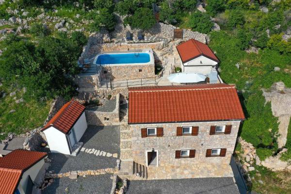 Villa with Pool in Prizna-Velebit Riviera 54642, Reserva ahora  Hoteles con piscina en Condado de Lika-Senj, Piscina