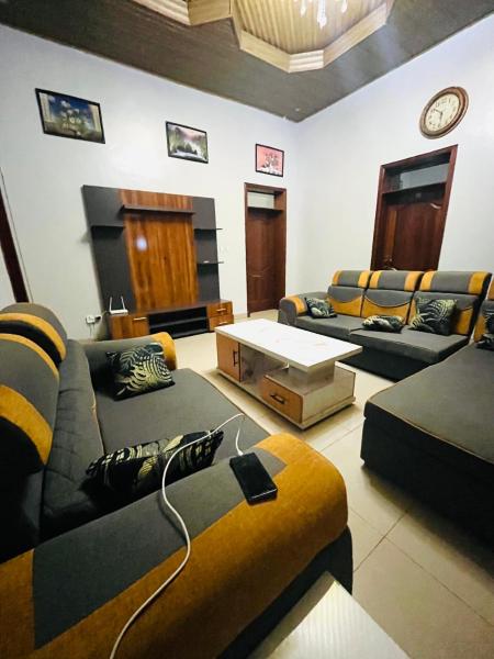 Kalisimbi guest house, Reserva ahora  Hoteles en Kabuga con aparcamiento, Aparcamiento