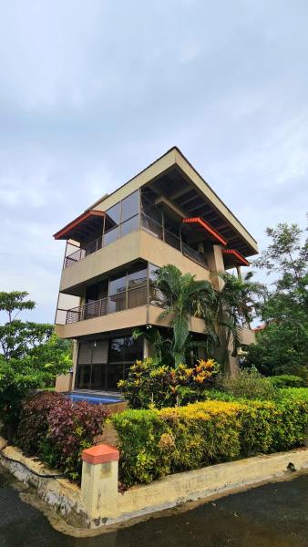 Elephant House Villa Stay, Réserver  Hôtels à Maharashtra avec piscine, Piscine