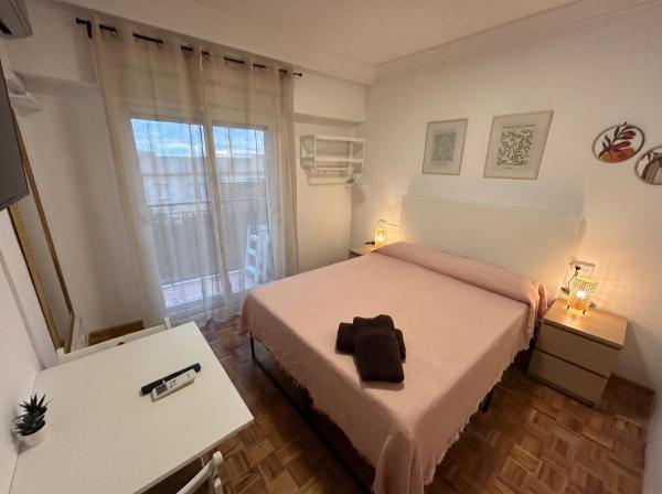 Rooms La Latina, junto a Plaza Mayor, Book  Latina Madrid, near Edificio Grassy