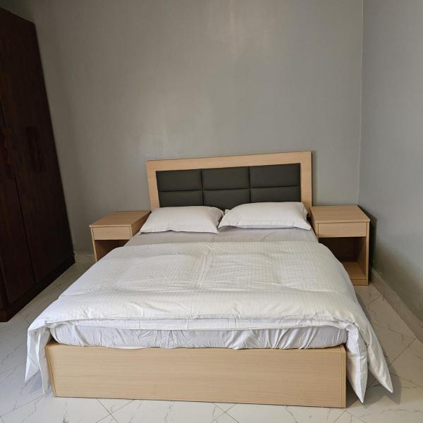 SBJs Home, Prenota  Entebbe 