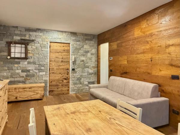 La Casa in Piazza - Edolo, Buchen Sie  Hotels in Valcamonica mit Parkplatz, Parkplätze